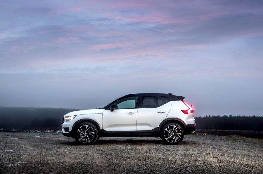  Volvo XC40 T5 R-Design 2017 года  (UK) (фото 14 из 41)